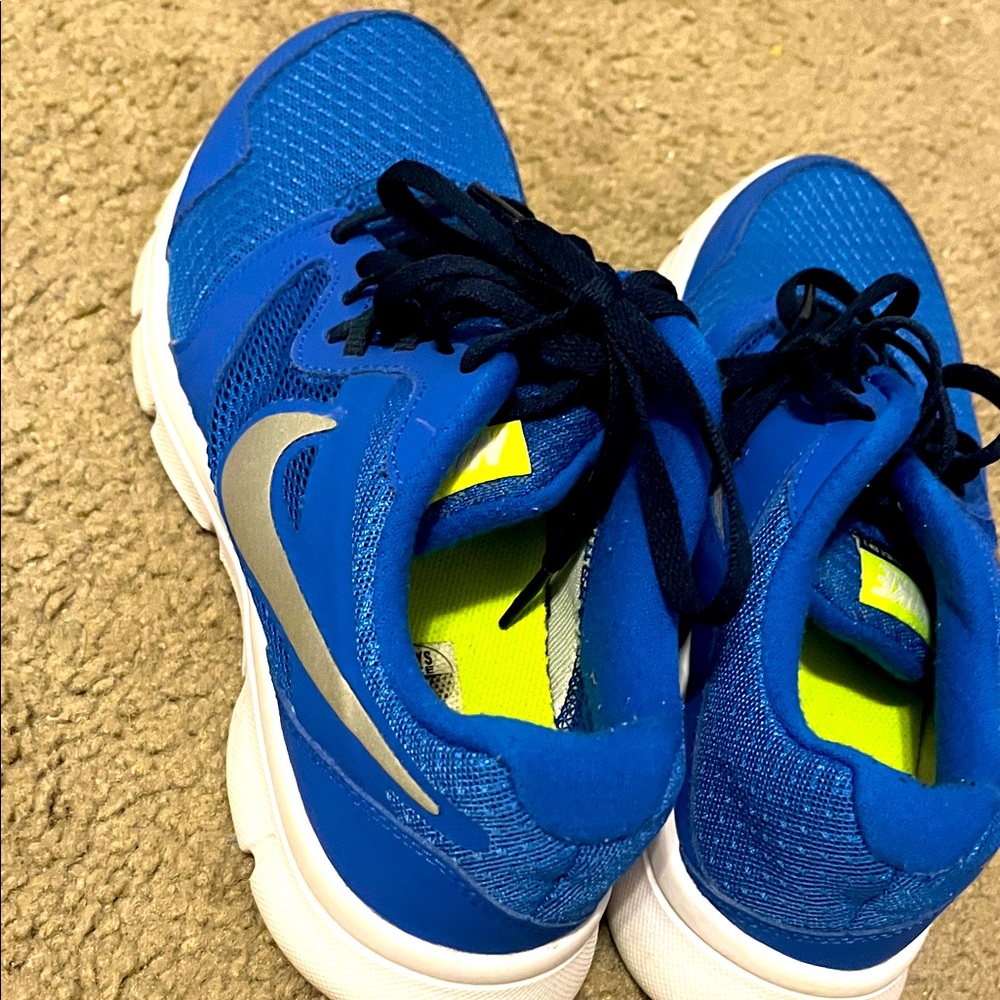 Nike Kids Blue and Silver Sneakers